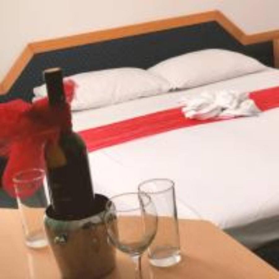 Hotel Imzit Dobrinja Sarajevo Luaran gambar