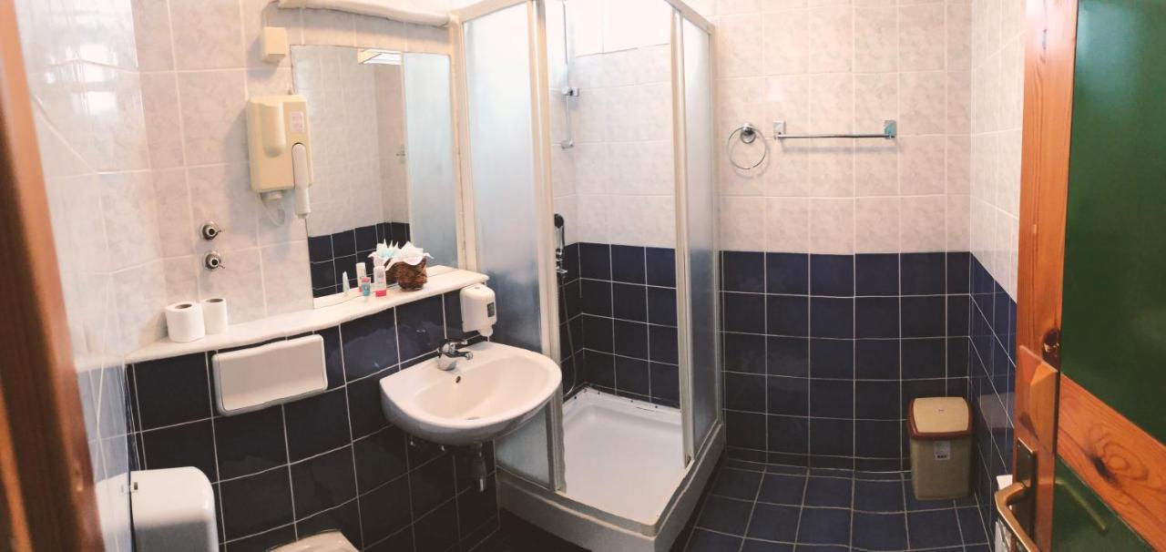 Hotel Imzit Dobrinja Sarajevo Luaran gambar